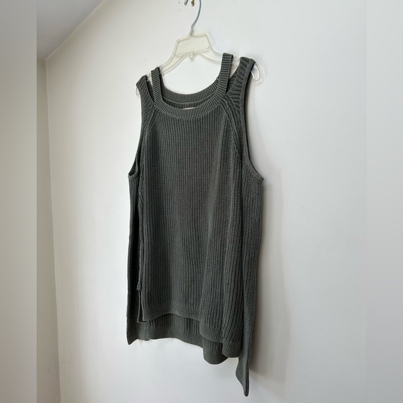 Hollister Peep Shoulder Green Cut-Out Sweater - Picture 3 of 7